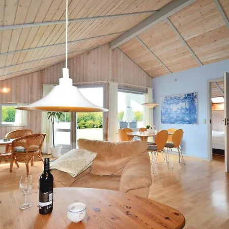 בית נופש Awesome Home In Karrebaeksminde With Sauna